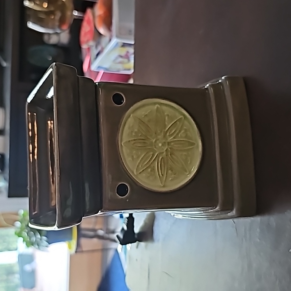 Scentsy LOTUS full-size wax warmer